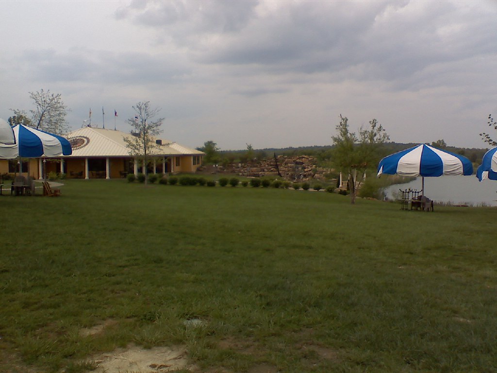 Blue Sky Winery in Cobden, Ill. Enjoying wine outdoors in … Flickr