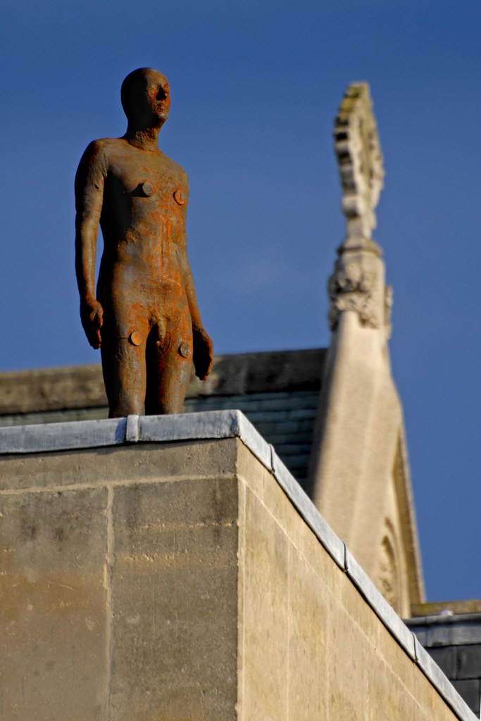 UK Oxford Antony Gormley statue 01 A closeup of Anton… Flickr