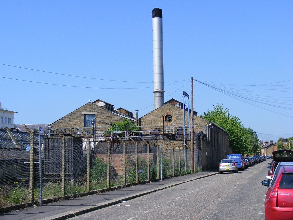 The Marconi Pond and Chimney, Marconi Rd, Chelmsford Flickr