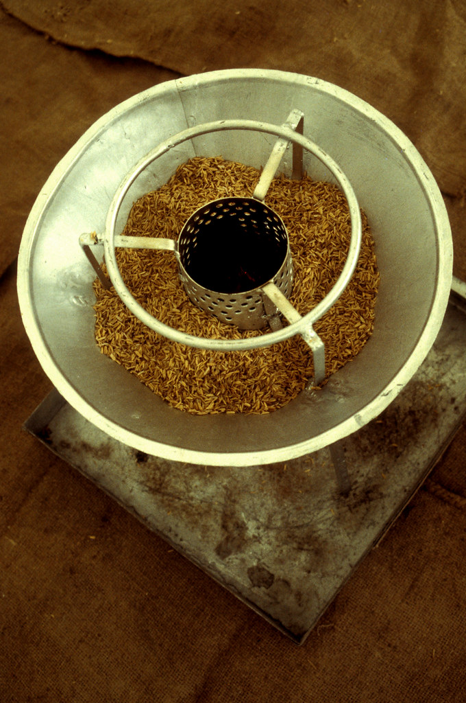 13622ps_03697.jpg rice hull stove designed by IRRI. Part … Flickr