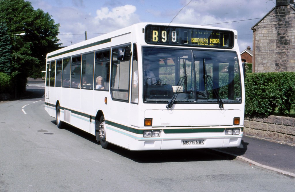 BAKERS M875 NWK IN ITS FIRST BAKERS LIVERY Cliff Beeton. Flickr