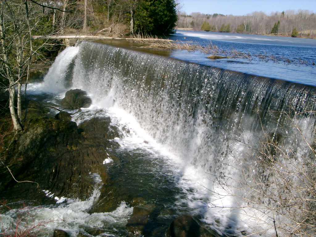 Garland Pond dam (2) Taken April 16, 2009, on my way to wo… ems18