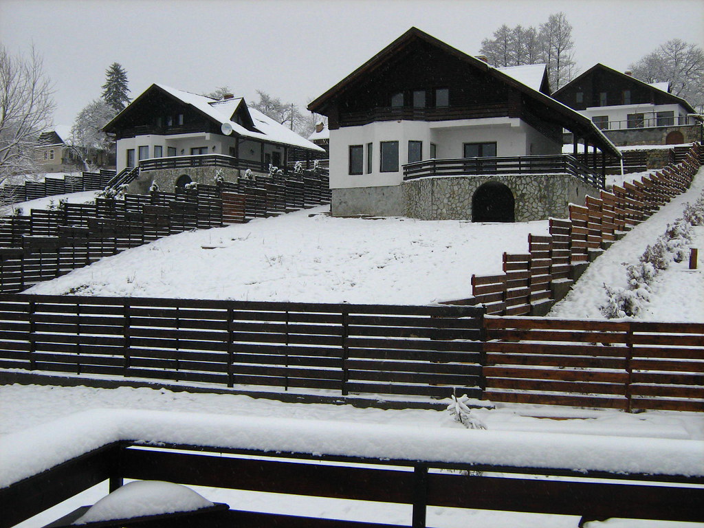 Complex EDELWEISS VILLAGE Complexul Edelweiss este alcatui… Flickr