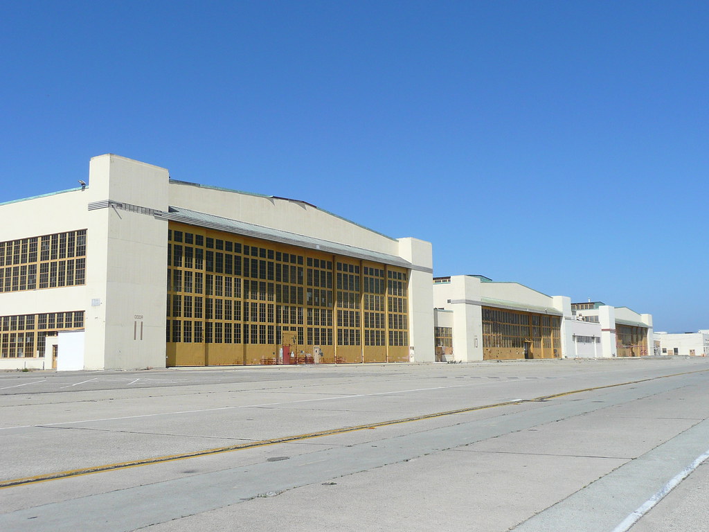 NAS Alameda, CA Hangars The Naval Air Station Alameda was … Flickr