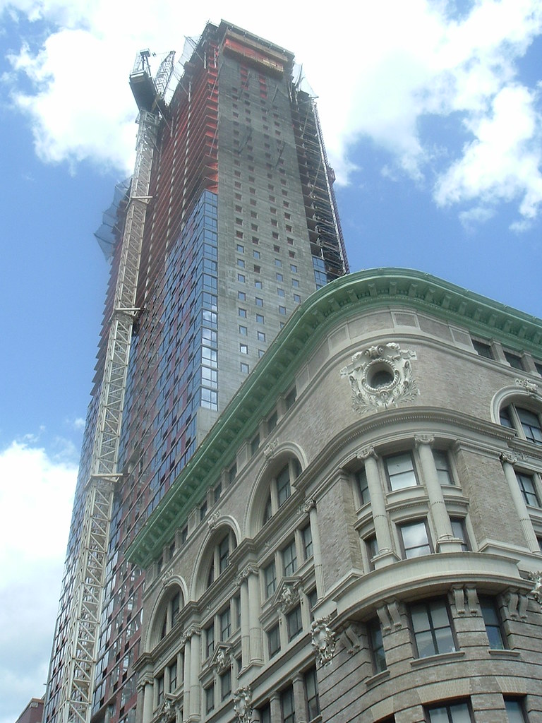 2009_05132009_02020034 The crane atop the new Lawrence Str… Flickr