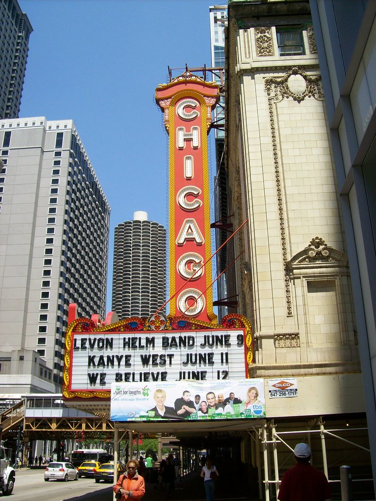 Chicago Theatre This place is astonishingly insid… donna