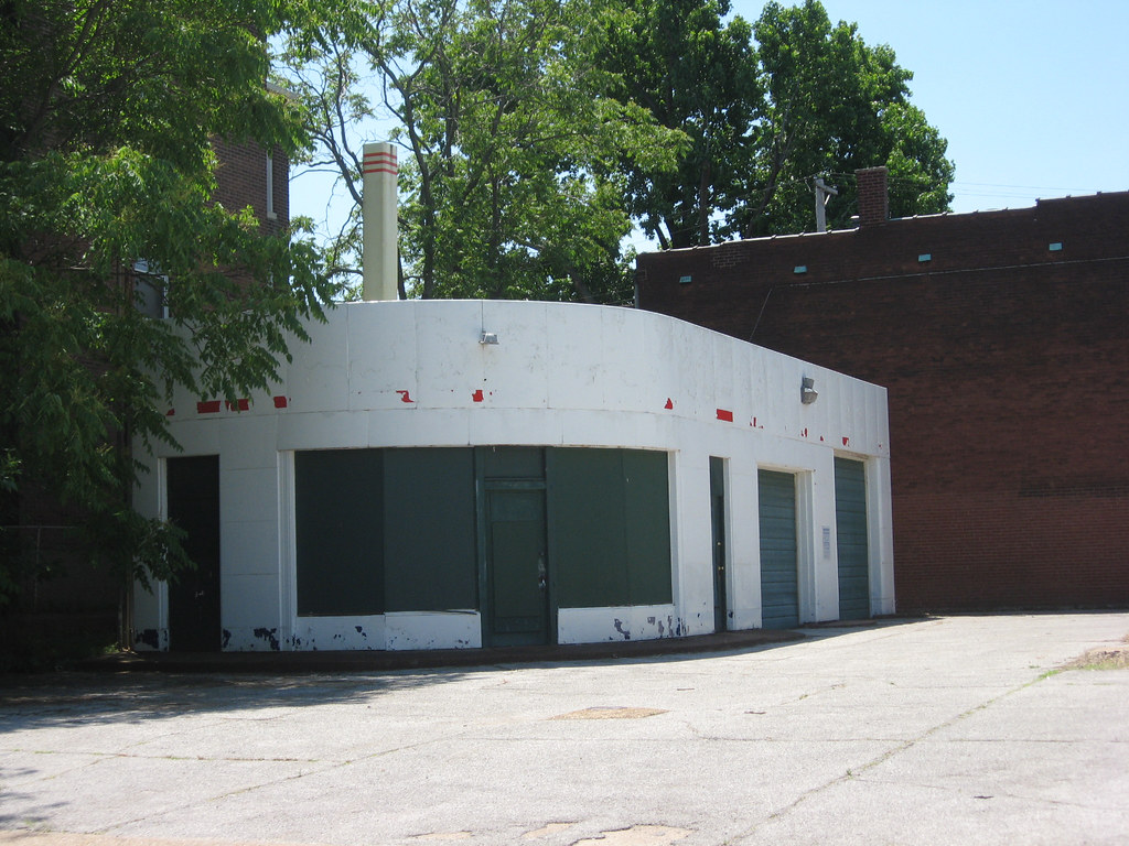 Curvy Gas, Shaw N'hood Gas station St. Louis MO In the Sha… Flickr