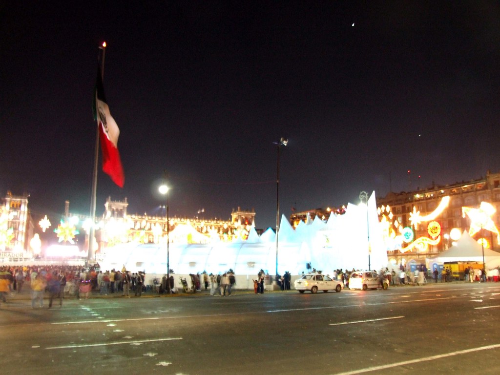 El Zócalo This is looking south across the street from the… Flickr