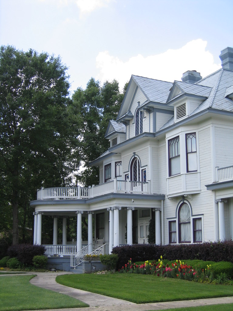 Montague House 1028 North Main Street Hattiesburg, MS 3940