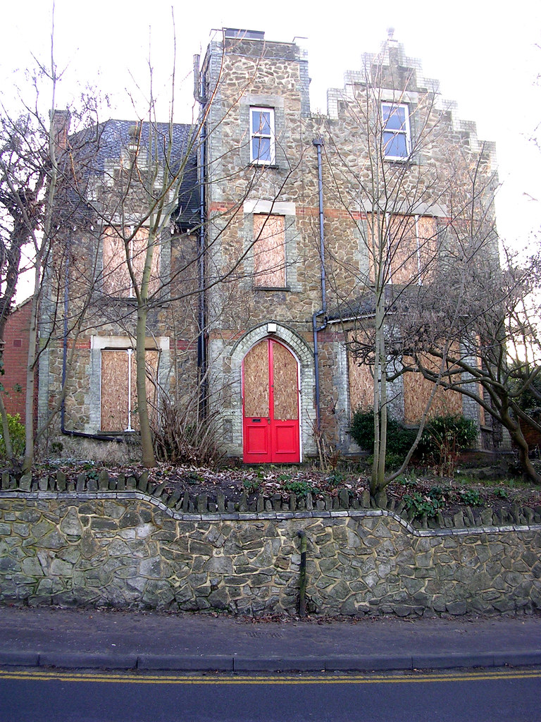 Abandoned house, Epsom Road, Guildford, Surrey, 9th Januar… Flickr