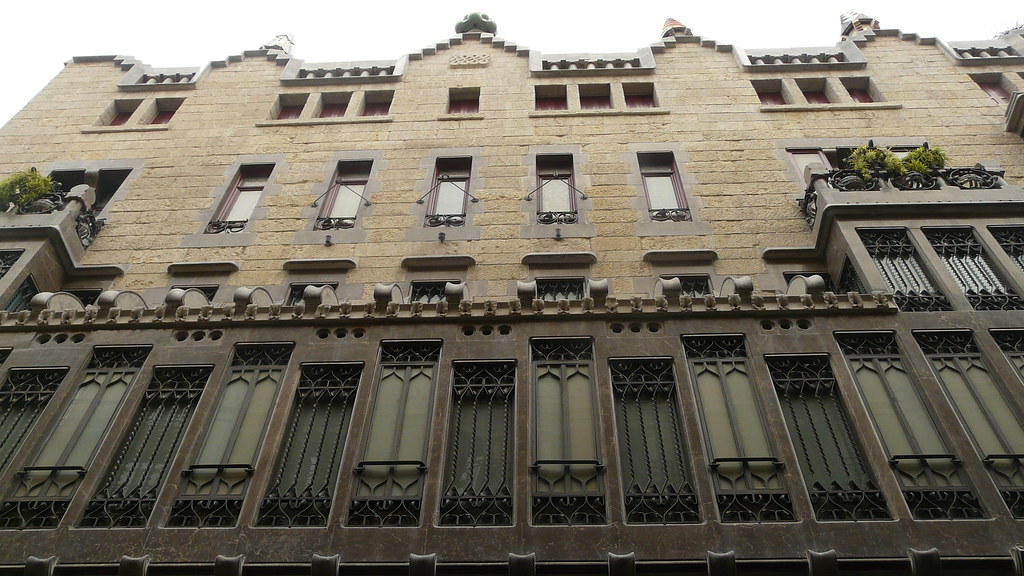 Palau Guell exterior II eucharisto deo Flickr