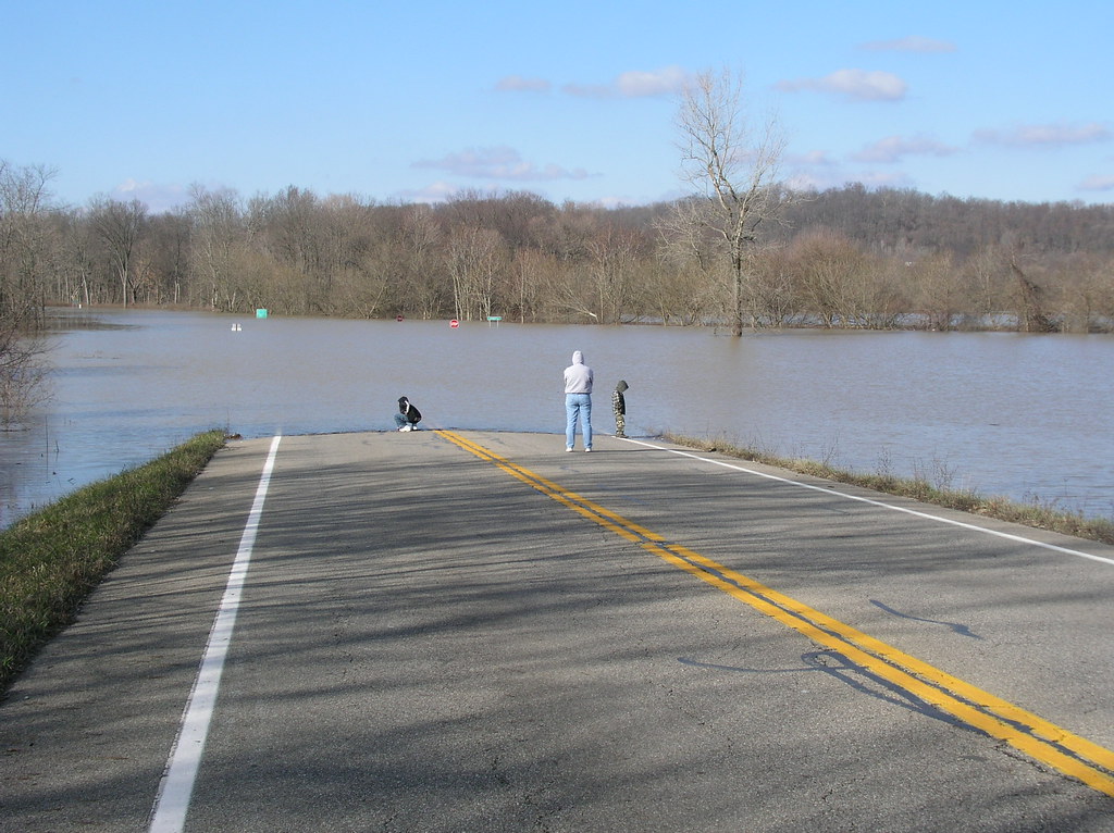 Route 146 Zanesville, Ohio The flood at Dillon State