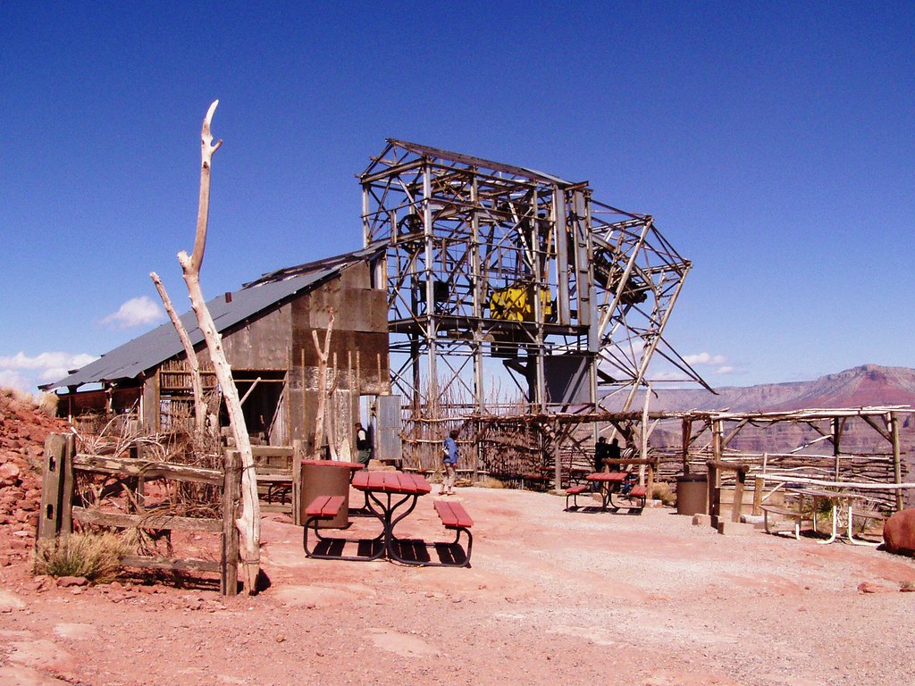 Old cable car, Grand Canyon Oil rig cable car that reaches… Flickr