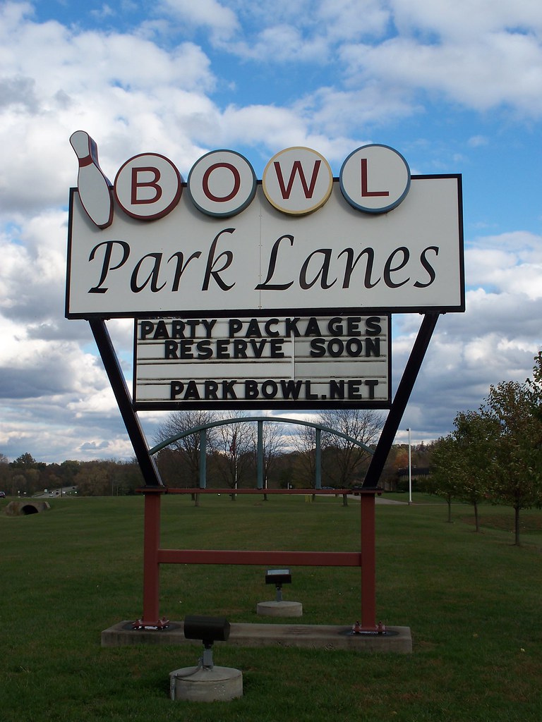 OH Heath Park Lanes Sign for Park Lanes, a bowling alley… Flickr