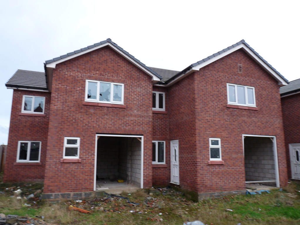 Houses Ruabon These modern houses are surprisingly derel… Flickr