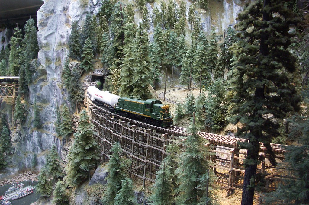 Pict8873en Granville Island, Vancouver. Model train museum… Randy