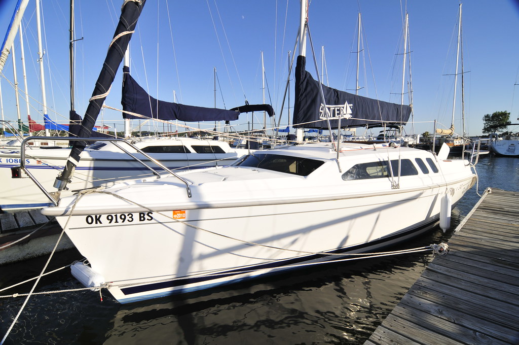 Hunter 240 Interior and Exterior of Hunter 240 Sailboat, b… Flickr