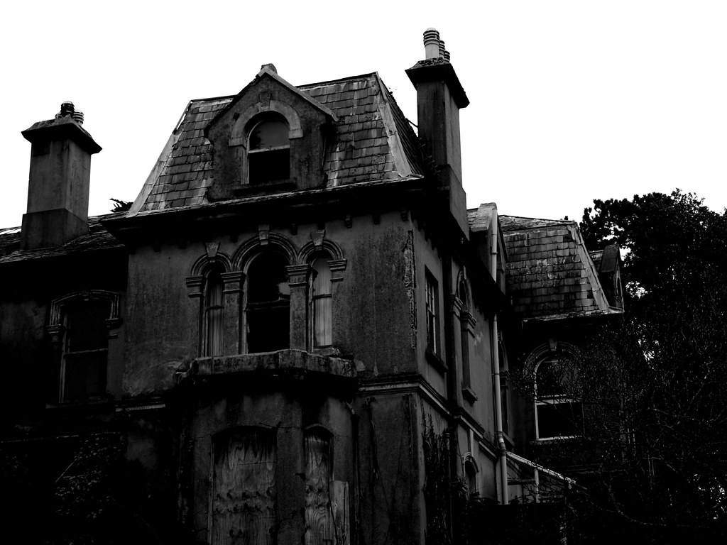 Derelict House JessicaPlumb Flickr
