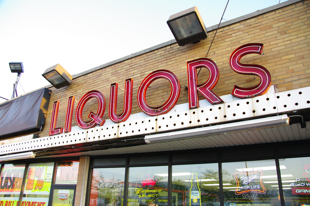 Melrose Park Drugs & Liquors, Melrose Park, IL The neon si… Flickr