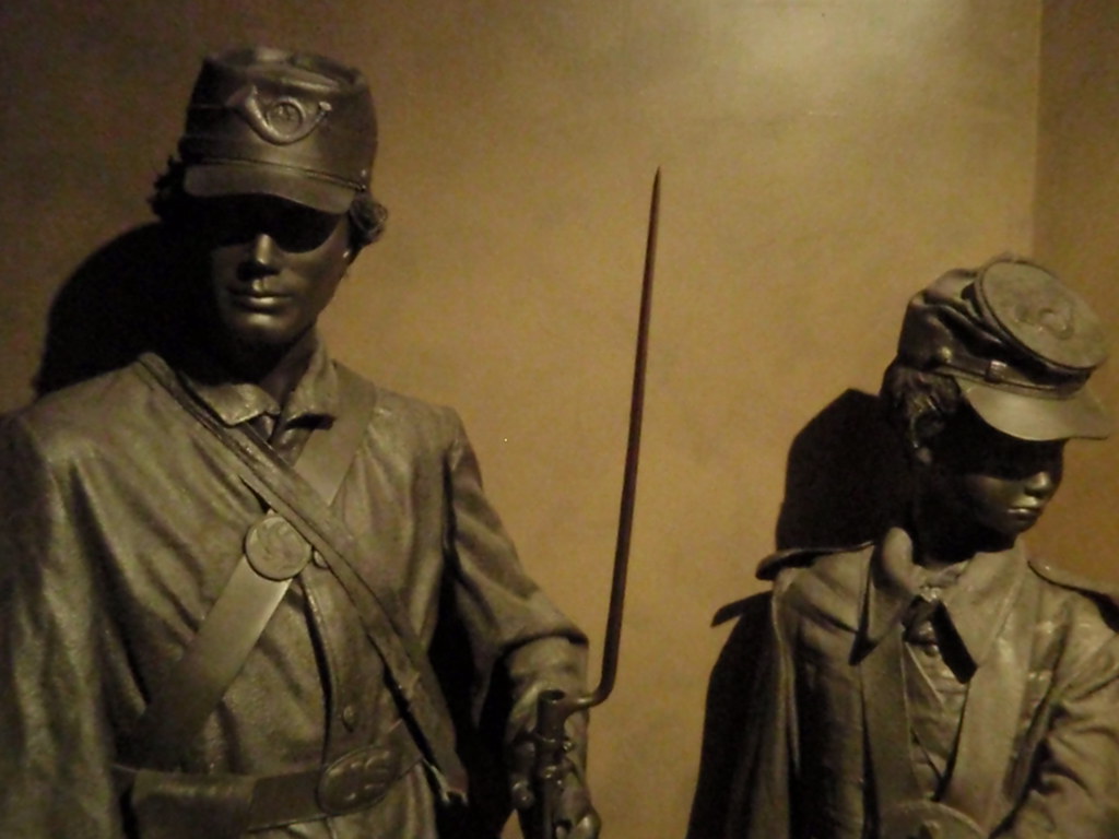 civil war "statues" In a gift shop near Point Park. I thou… Flickr