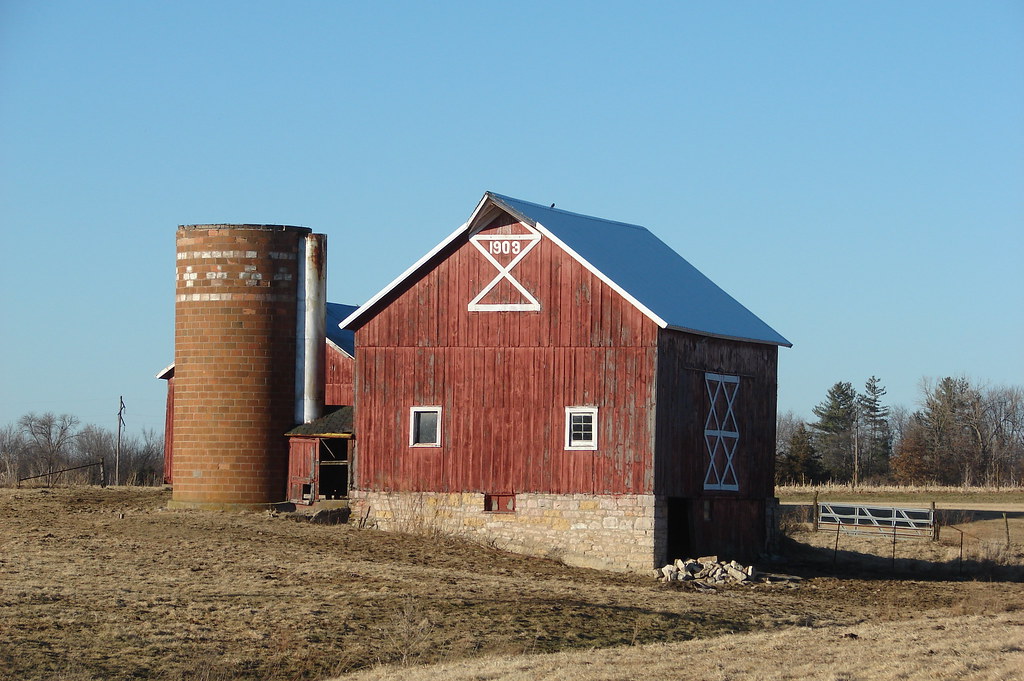 1903 Red Barn This 1903 barn in rural Iowa appears to be i… Flickr
