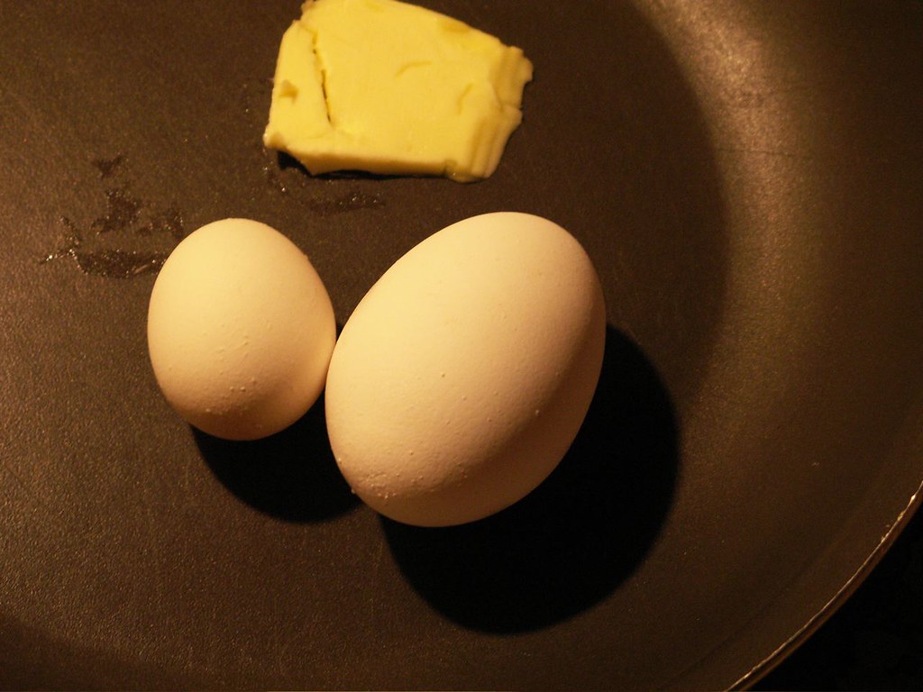 Tiny Egg! The egg on the right is a normal size egg. The o… Flickr