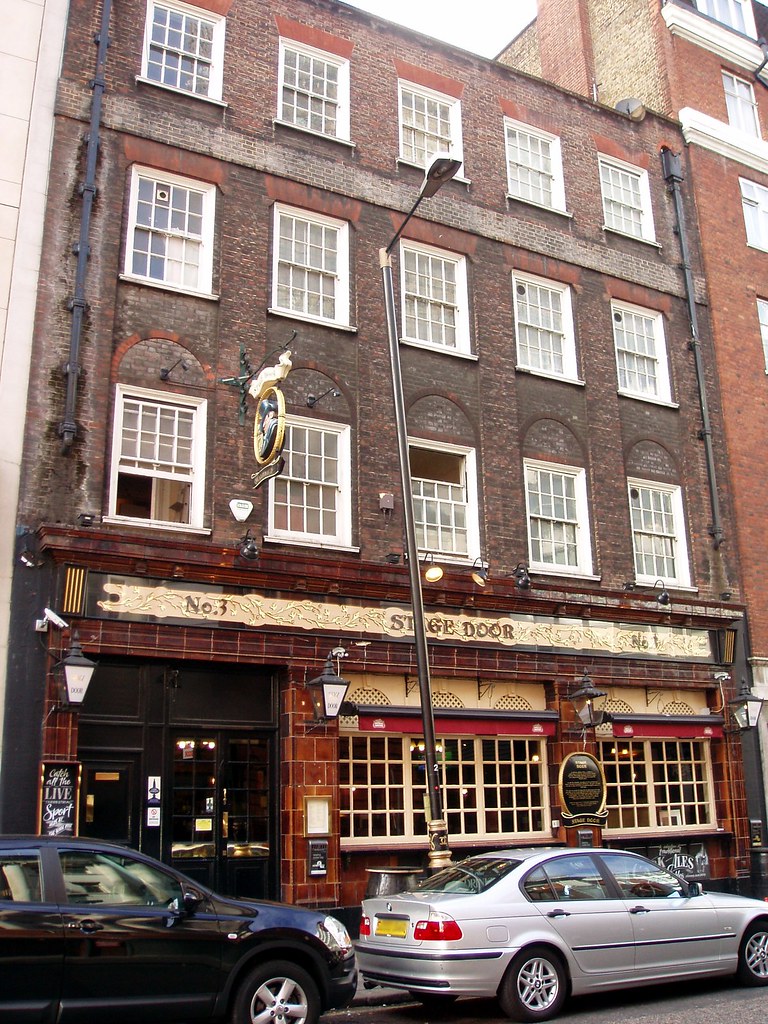 Stage Door, Victoria, SW1 Chain pub near Victoria station,… Flickr