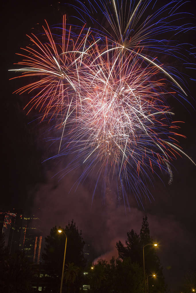 2009 Fireworks Show In Woodland Hills CA Yearly fireworks … Flickr