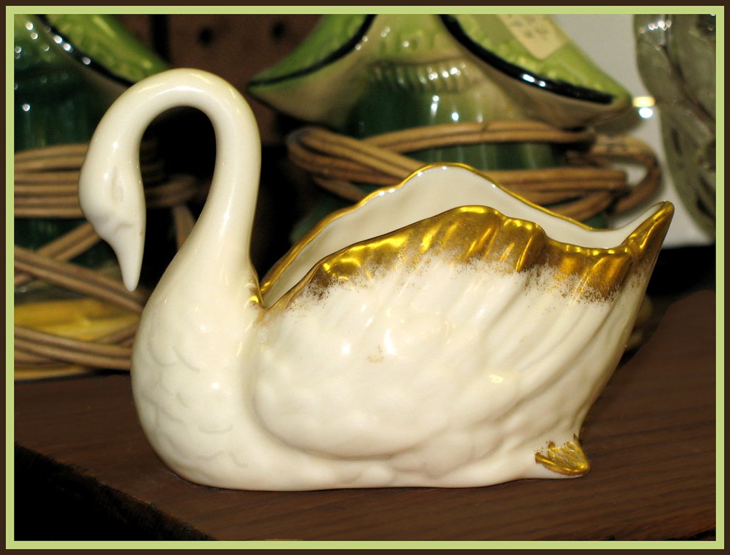 Lenox Swan Porcelain Lenox Swan. Either a very small candy… Flickr
