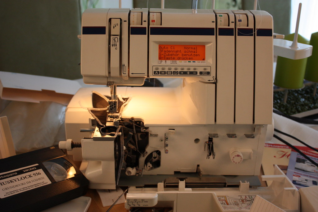 HUSQVARNA Viking HUSKYLOCK 936 Coverlock / Overlock Flickr