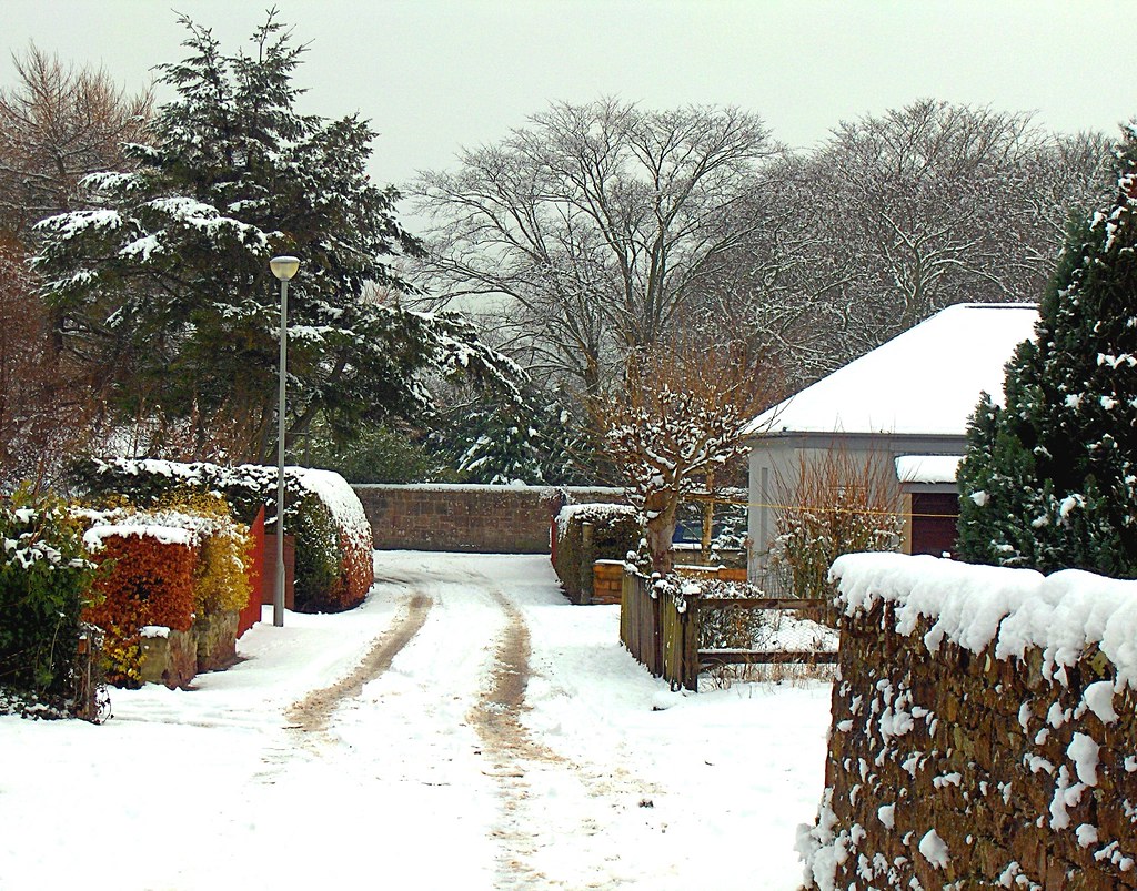 Walking into town; Murray Road, Dornoch, Scotland Well we … Flickr