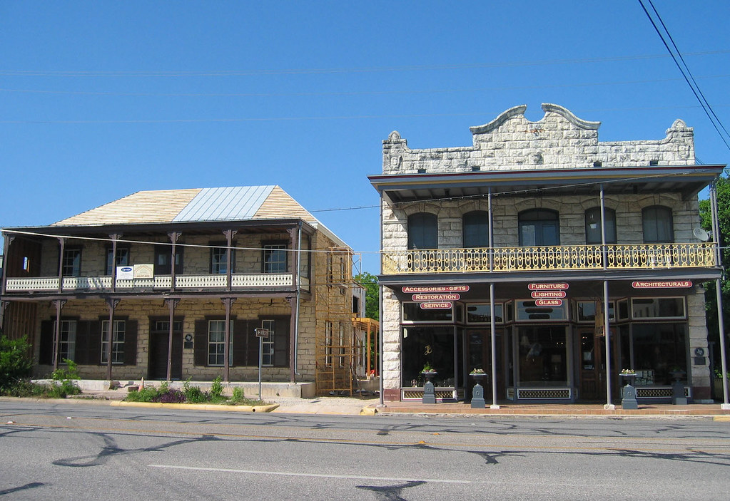 Main Street, Fredericksburg, Texas The SchmidtDietz Build… Flickr