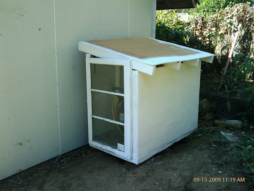 A shed for the air compressor. Audin Malmin Flickr