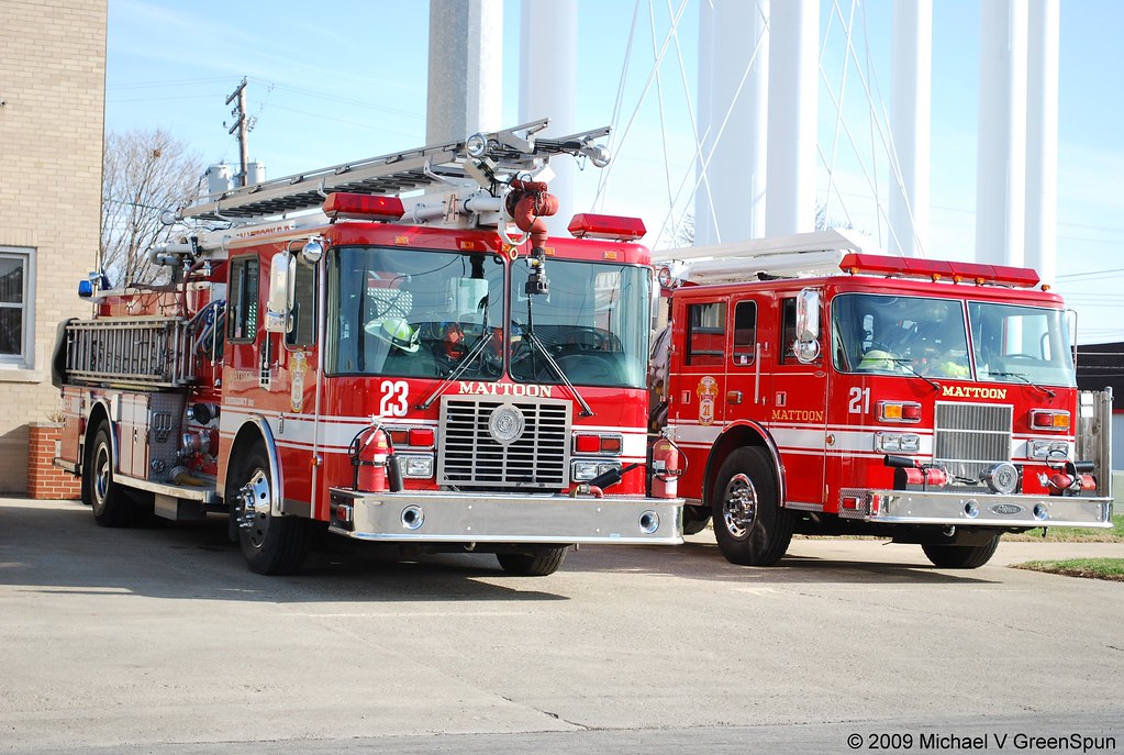 Mattoon Fire Dept. Mattoon Fire Engines 23 and 21 parked a… Flickr