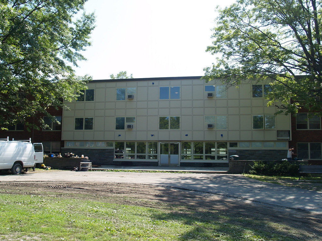 Gage Hall curtain wall New_Paltz Flickr