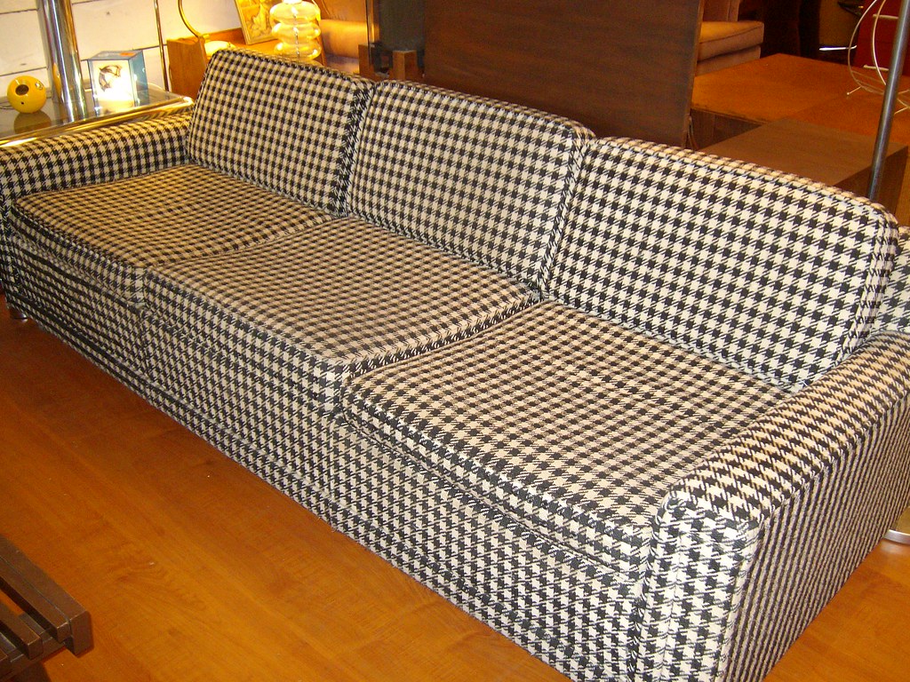 houndstooth sofa!! a photo on Flickriver