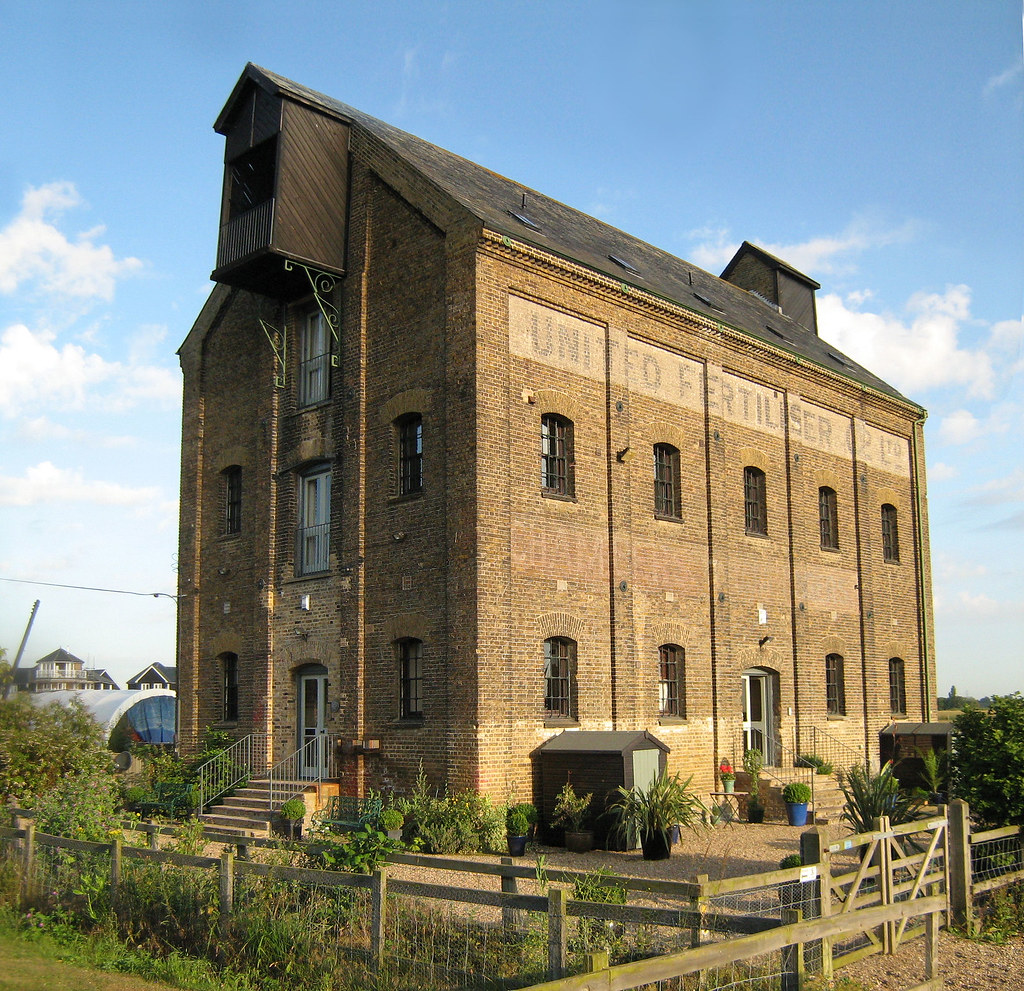 Oyster Bay House, Faversham This imposing and isolated lis… Flickr