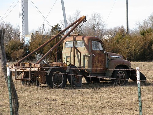 Old tow truck Atlanta, KS Janice Duryea Flickr