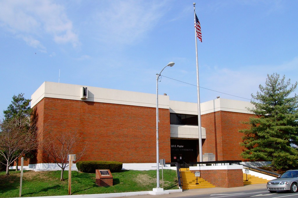 Saline County Courthouse (Harrisburg, Illinois) This Moder… Flickr