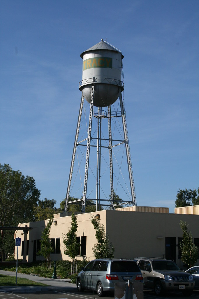 IMG_5184 9/18/2009 Tracy water tower, Tracy, CA. mudsharkalex