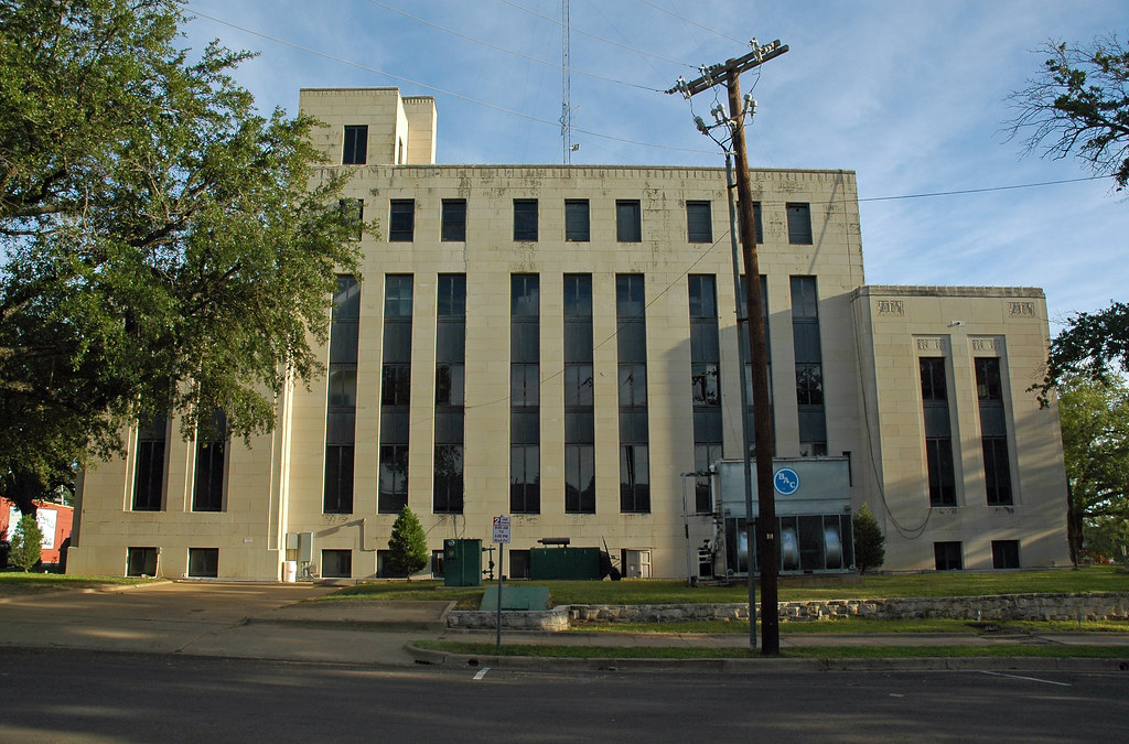 Van Zandt County Courthouse The Van Zandt County Courthous… Flickr