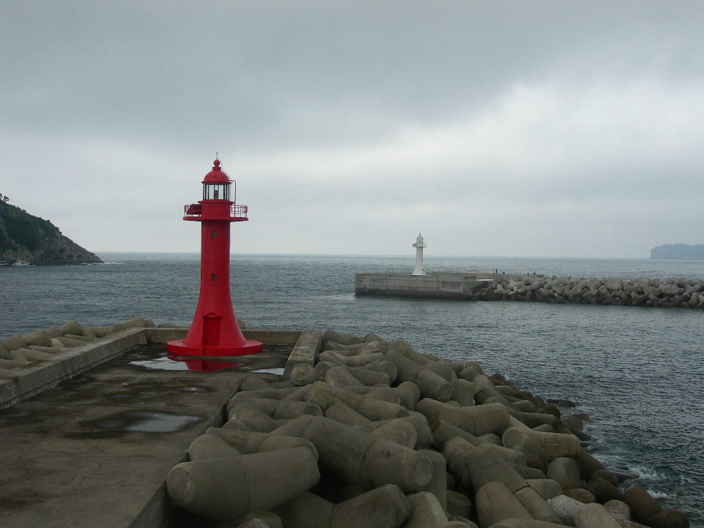Red Queen vs. White Queen Seogwiposi Harbor malisonaddox Flickr