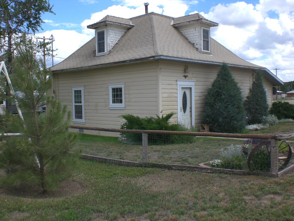 House in Baggs, WY This one looks pretty nice. I wonder wh… Flickr