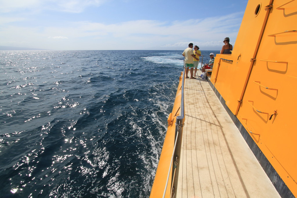 On deck offshore West Maui, Lahaina HI The glassbottom bo… Flickr