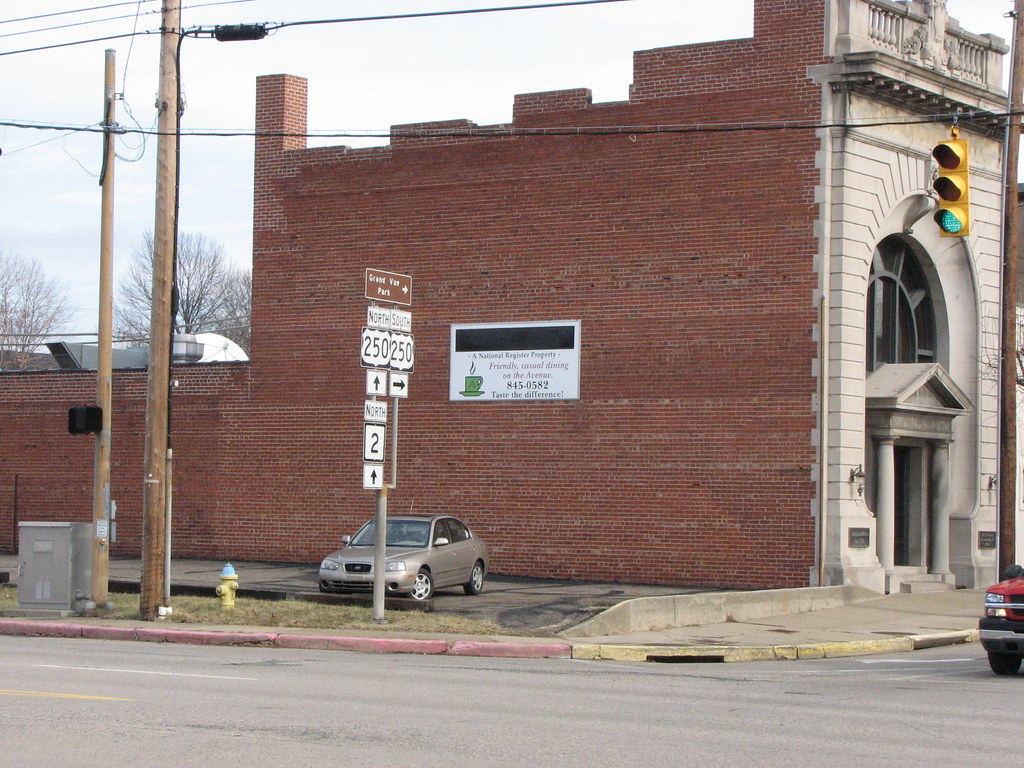 Mound City Bank Building/Alexanders Former site off the Kr… Flickr