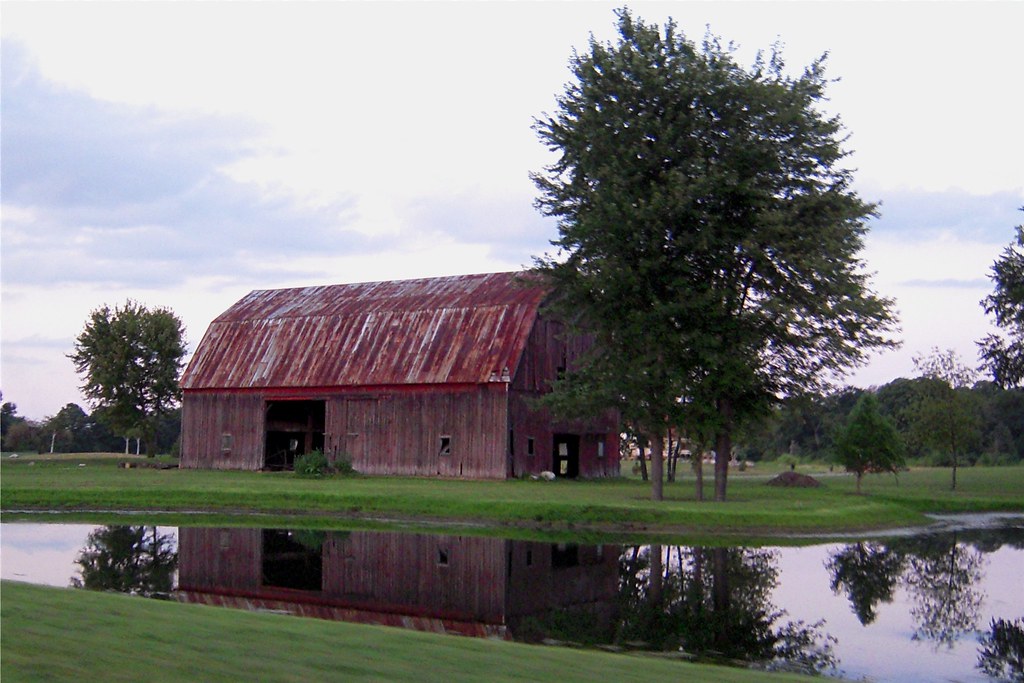 Barn reflected On N. Dixie Hwy. south of South Rockwood. Linda Flickr