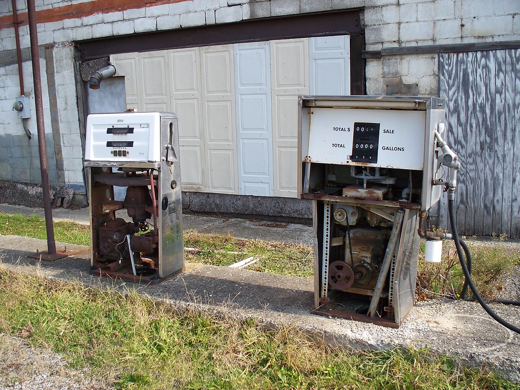OH Salineville Gas Pumps Old gas pumps in Salineville, O… Flickr