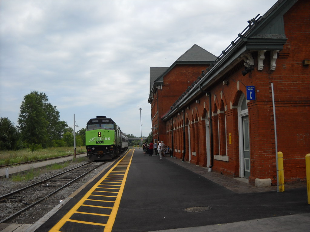 F40 6429 provides power to train 94 at Niagara Falls station a