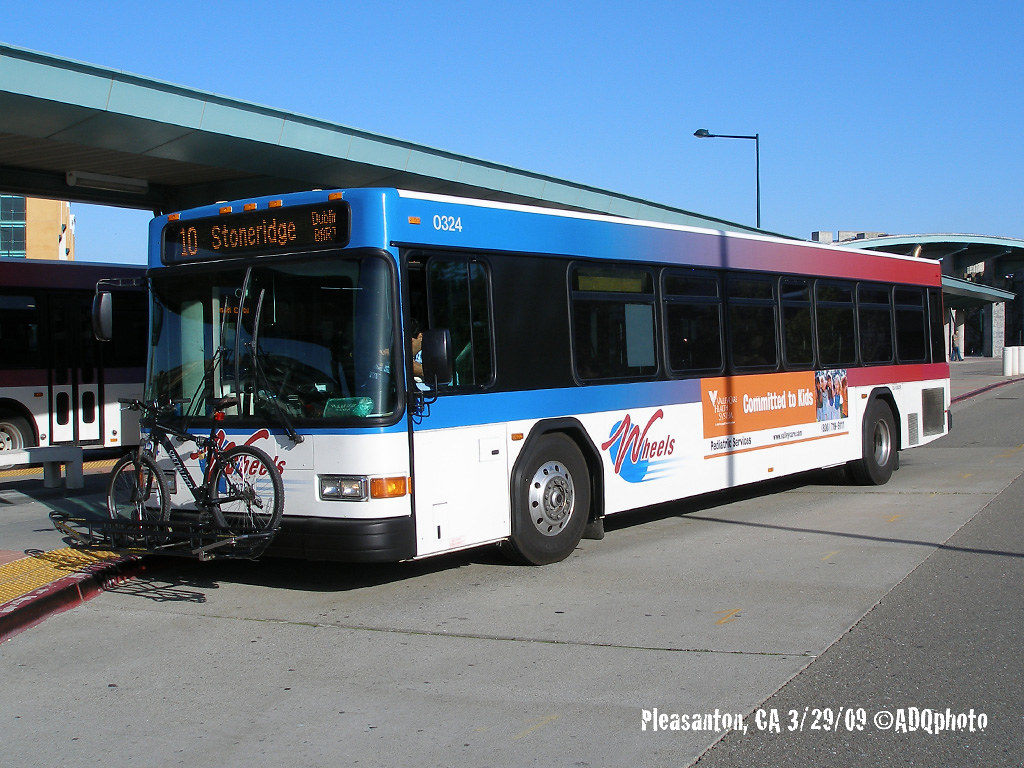 090329_140_Wheels324 Livermore Valley Wheels Bus 324 at Du… Flickr