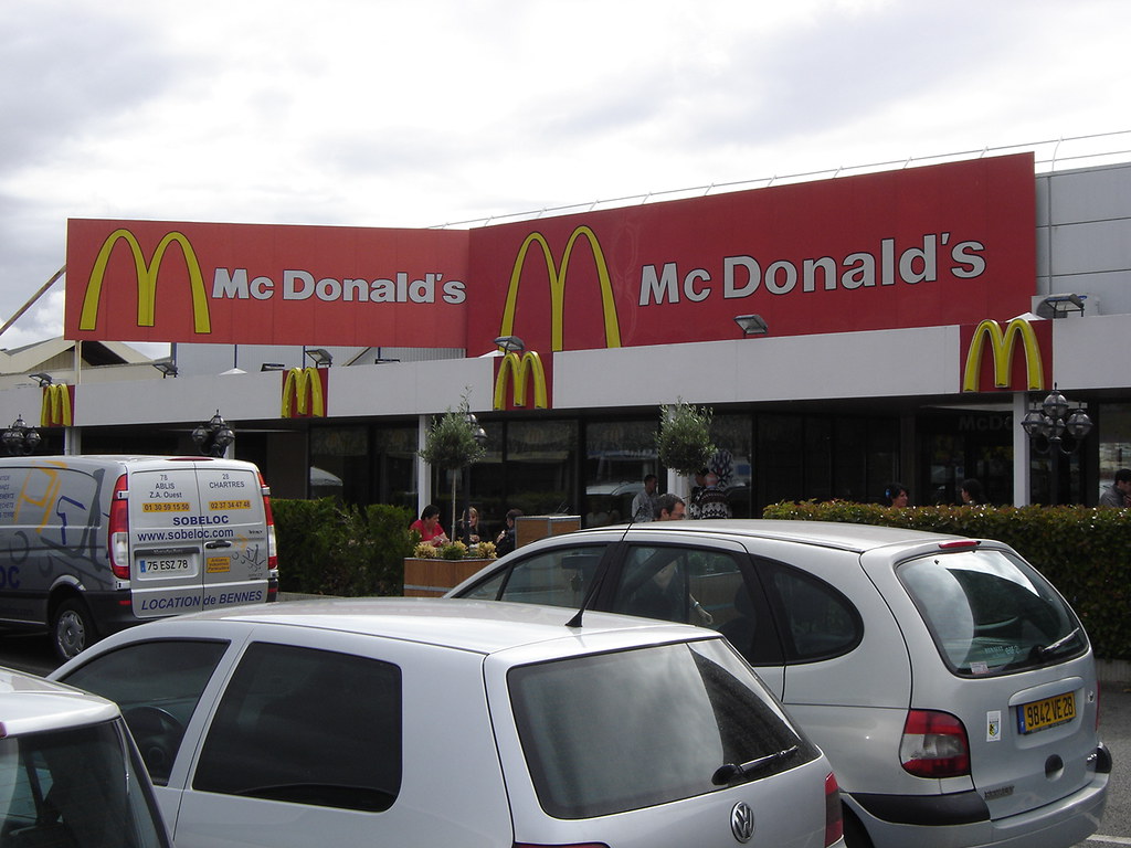 Chartres McDonald's a photo on Flickriver